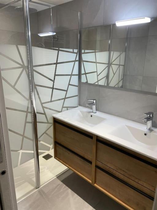 Appartement Atypique Et Fraichement Renove Saint-Vallier  Exteriér fotografie